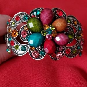 Hinged cuff bracelet